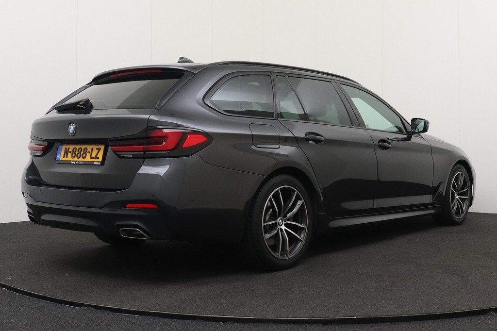 BMW 5 Serie Touring 530i 252 PK M-Sport Shadow-Line Pano-dak, Auto's, Automaat, 1998 cc, Achterwielaandrijving, Gebruikt