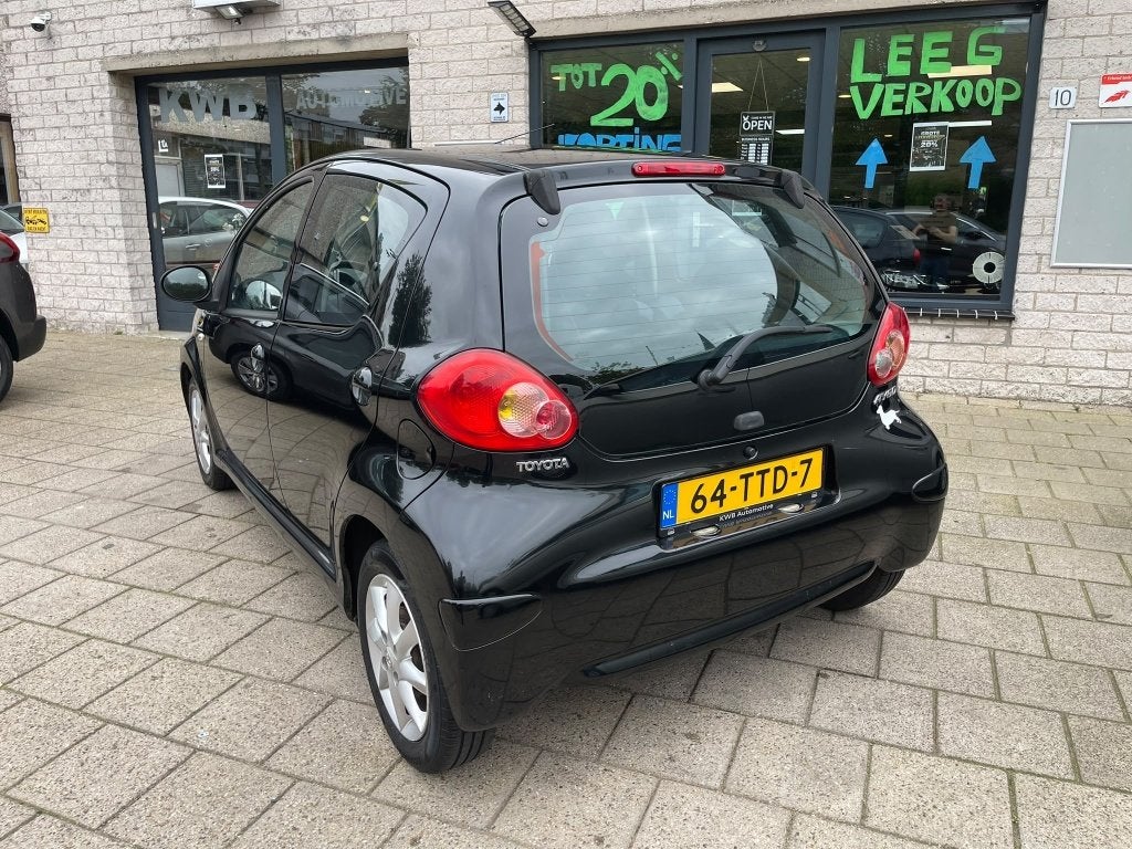 Toyota Aygo 1.0-12V Sport 5Drs airco sportwielen (bj 2007), Auto's, Gebruikt, 4 stoelen, Bedrijf, Handgeschakeld