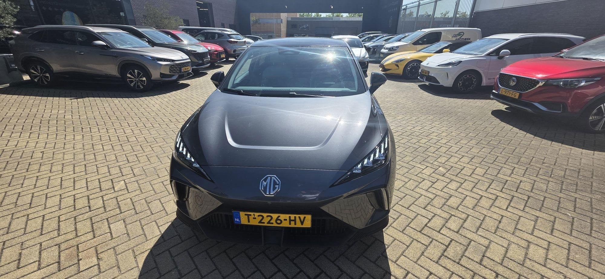 MG 4 Electric Luxury Long Range 64 kWh | Uniek interieur | 3, Auto's, Automaat, 12 maanden, Gebruikt, Origineel Nederlands