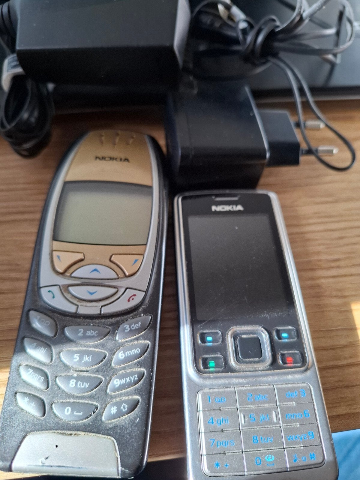 Nokia 3310 en Nokia 6230i met opladers, Gebruikt, Fysiek toetsenbord, Ophalen of Verzenden, Minder dan 3 megapixel