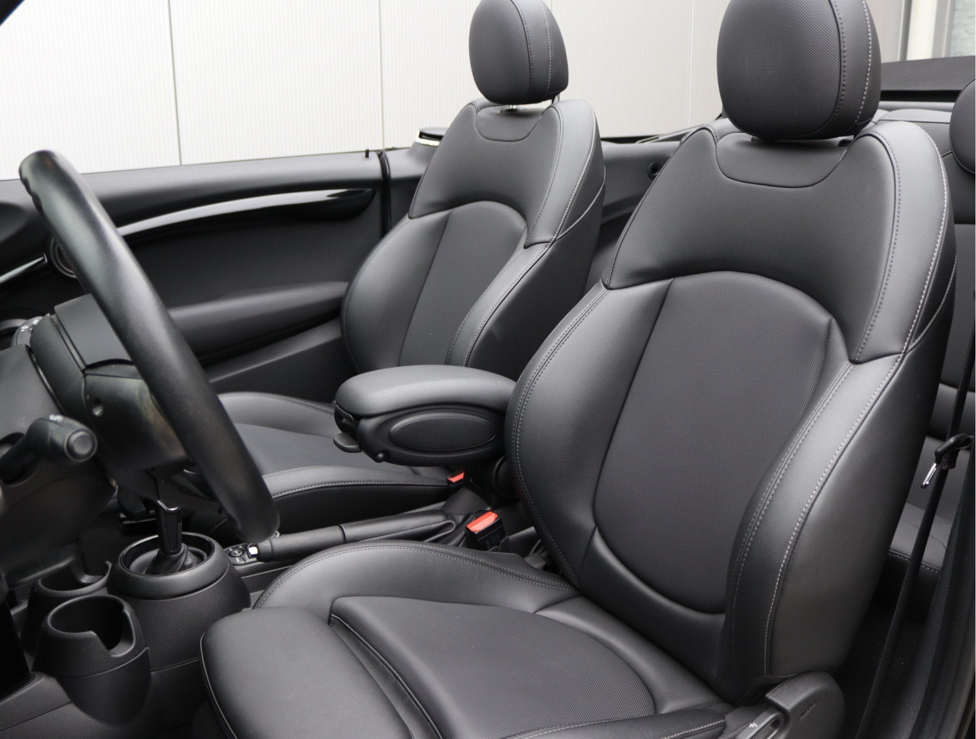 MINI Cooper S Cabrio 2.0 Hammersmith | Leder | Keyless | LED, Gebruikt, 4 stoelen, Zwart, Bedrijf