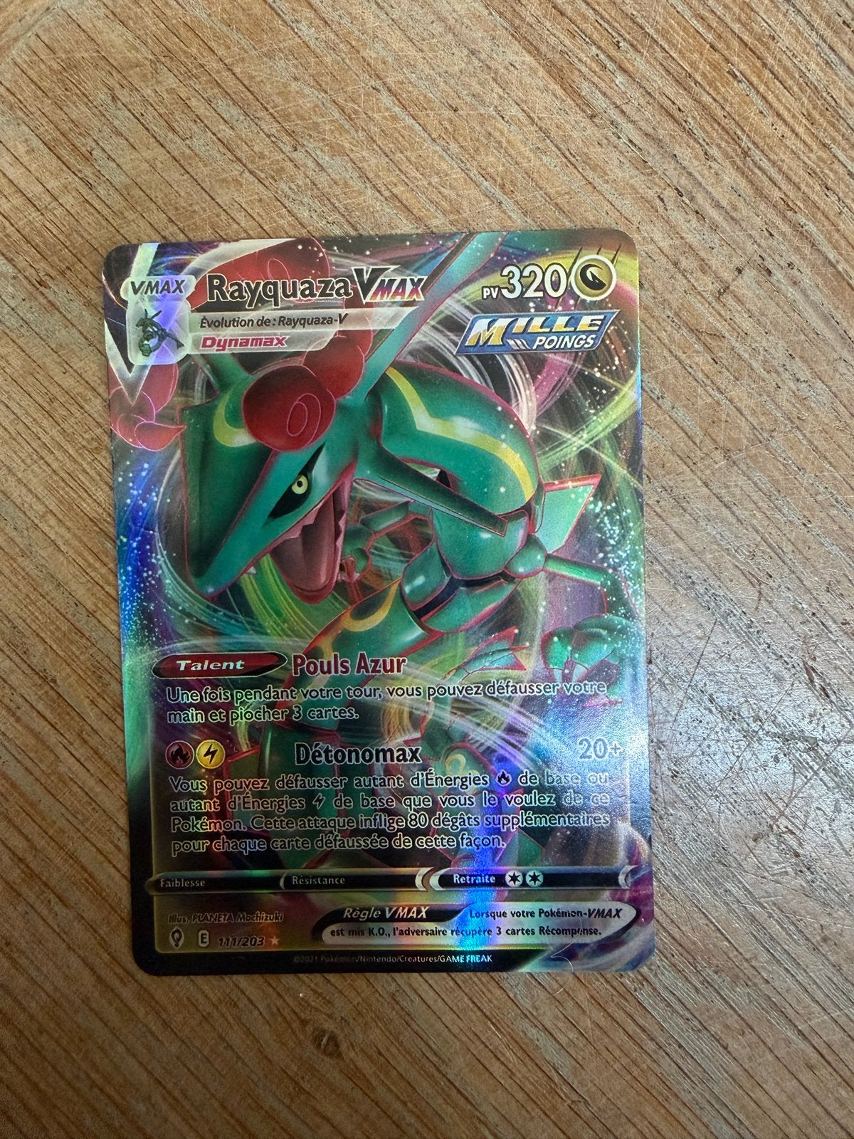Pokémon TCG Rayquaza VMAX 111/203 Mille Poings, Ophalen of Verzenden, Zo goed als nieuw, Losse kaart