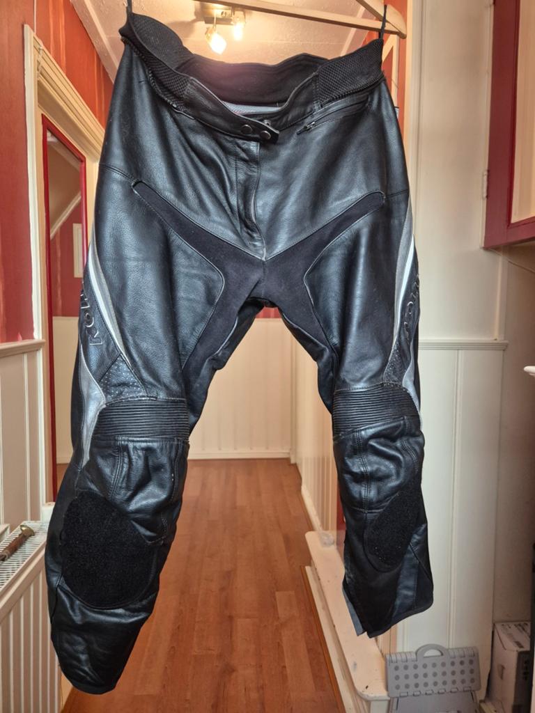 Evolution leren motorbroek - Niet nieuw, wel goed!, Evolution, Broek | leer, Ophalen of Verzenden, Dames