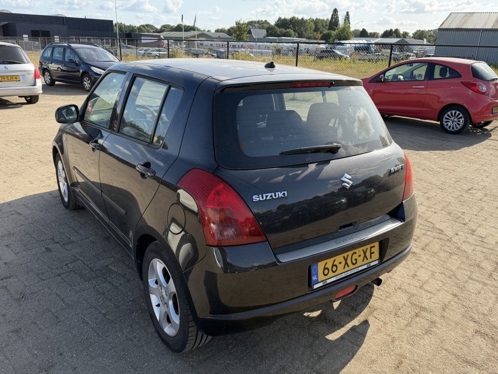 Suzuki Swift 1.3 Shogun| AIRCO| 1E EIGENAAR| APPLE CARPLAY|, Auto's, Suzuki, Stof, 965 kg, 400 kg, Origineel Nederlands