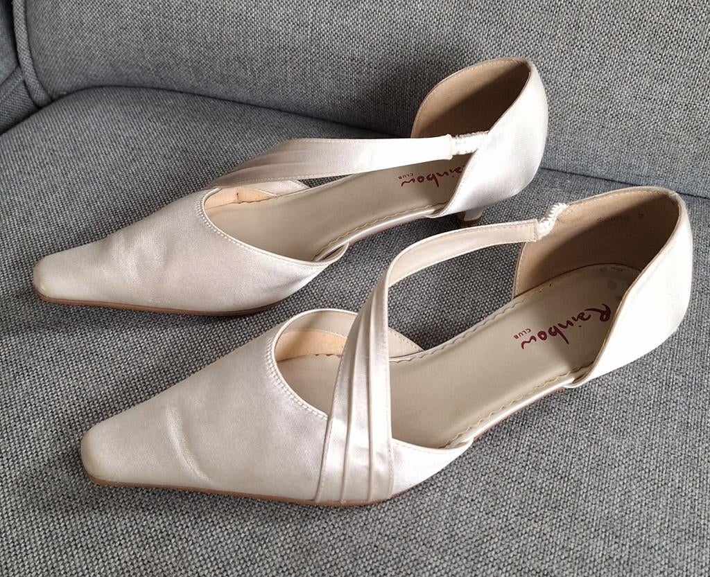 Cremekleurige pumps van Rainbow Club, maat 40, Kleding | Dames, Schoenen, Pumps, Beige, Ophalen of Verzenden, Zo goed als nieuw