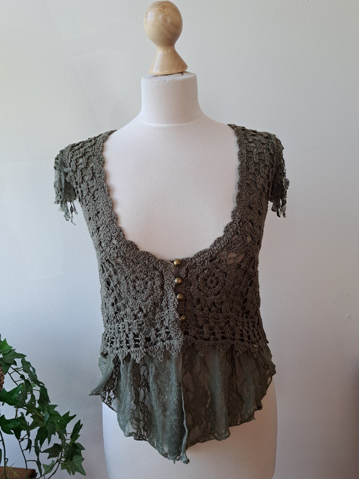 Gehaakte boho top/ gilet met kant en franjes, Kleding | Dames, Maat 38/40 (M), Ophalen of Verzenden, Zo goed als nieuw, Korte mouw