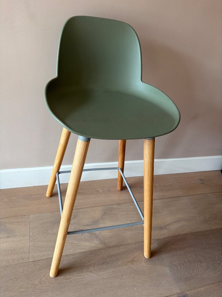 3x Zuiver Barkruk 65 cm Albert Kuip, Met voetsteun, 60 tot 90 cm, Zo goed als nieuw, 3 krukken