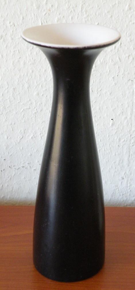 Vaasje, zwart., Zwart, Aardewerk of Porselein, Ophalen of Verzenden, Zo goed als nieuw