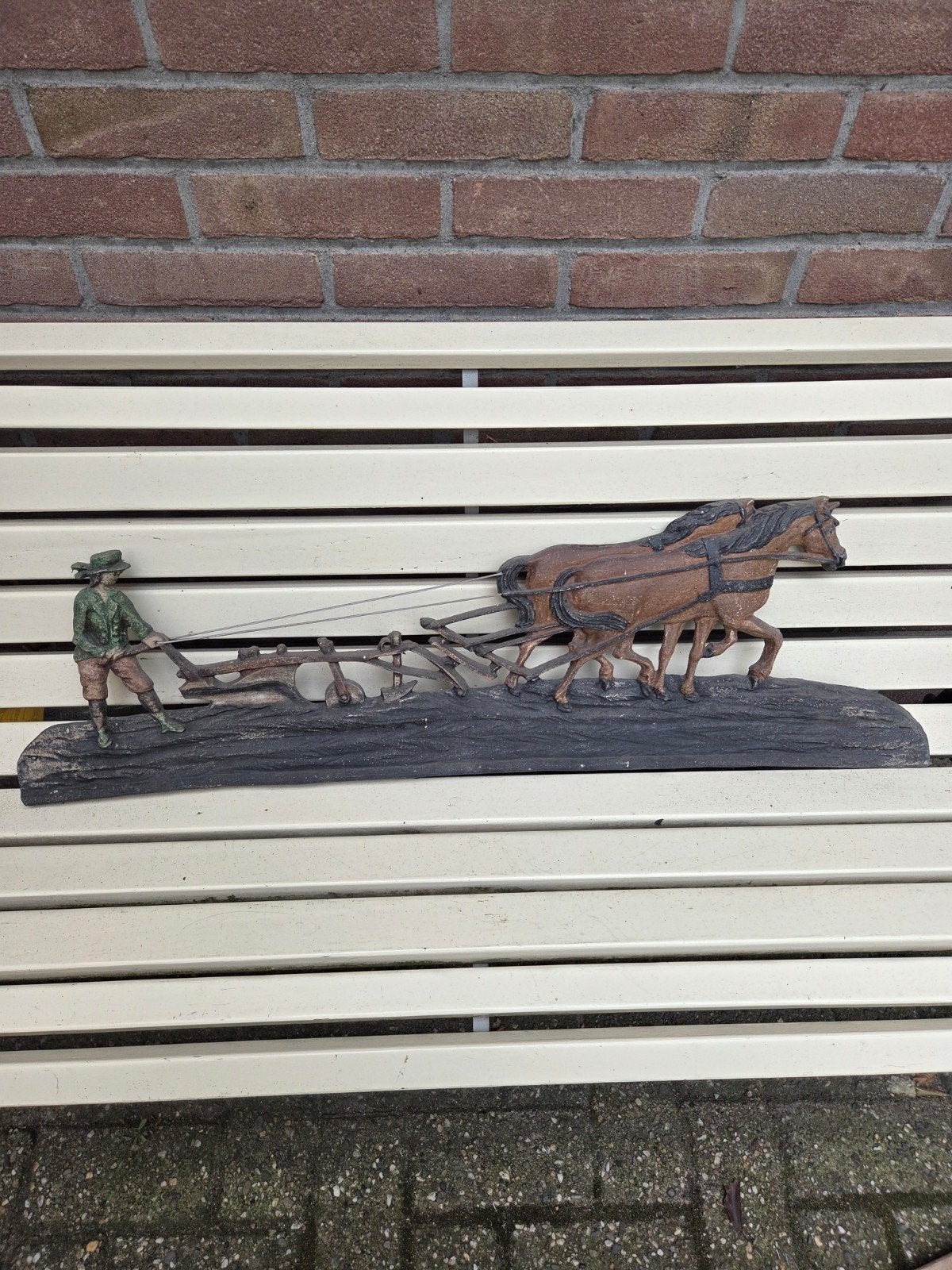 Decoratieve wandhanger: Boer met paarden en ploeg, Ophalen