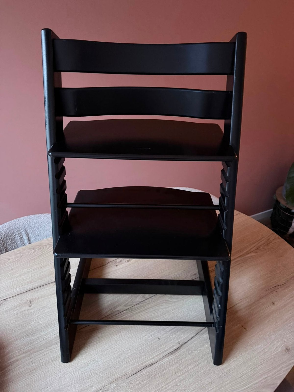 IZGS Stokke Tripp Trapp Zwart uit 2021 Nieuw model Black, Kinderen en Baby's, Kinderstoelen, Ophalen, Meegroeistoel