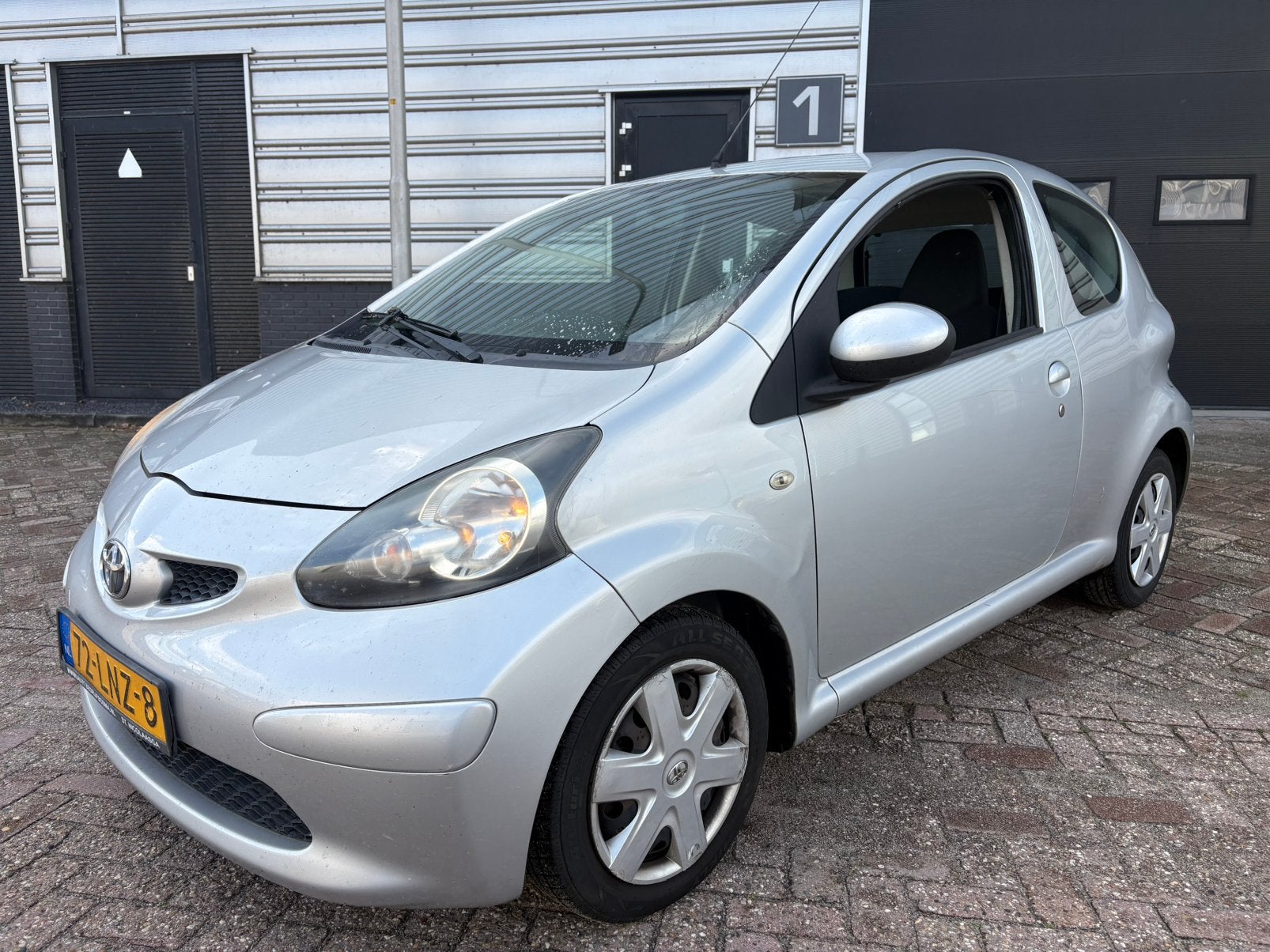 Toyota Aygo 1.0 12V Vvt-i 3DRS MMT 2007 Grijs, Voorwielaandrijving, Stof, Zwart, 4 stoelen