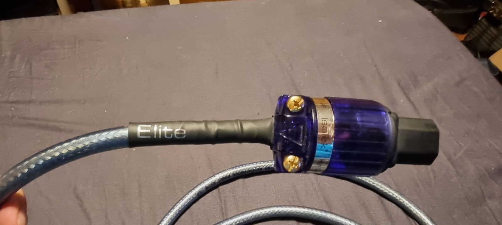 isotek elite voedingskabel, Audio, Tv en Foto, Ophalen of Verzenden, Zo goed als nieuw, Minder dan 2 meter, Overige kabels