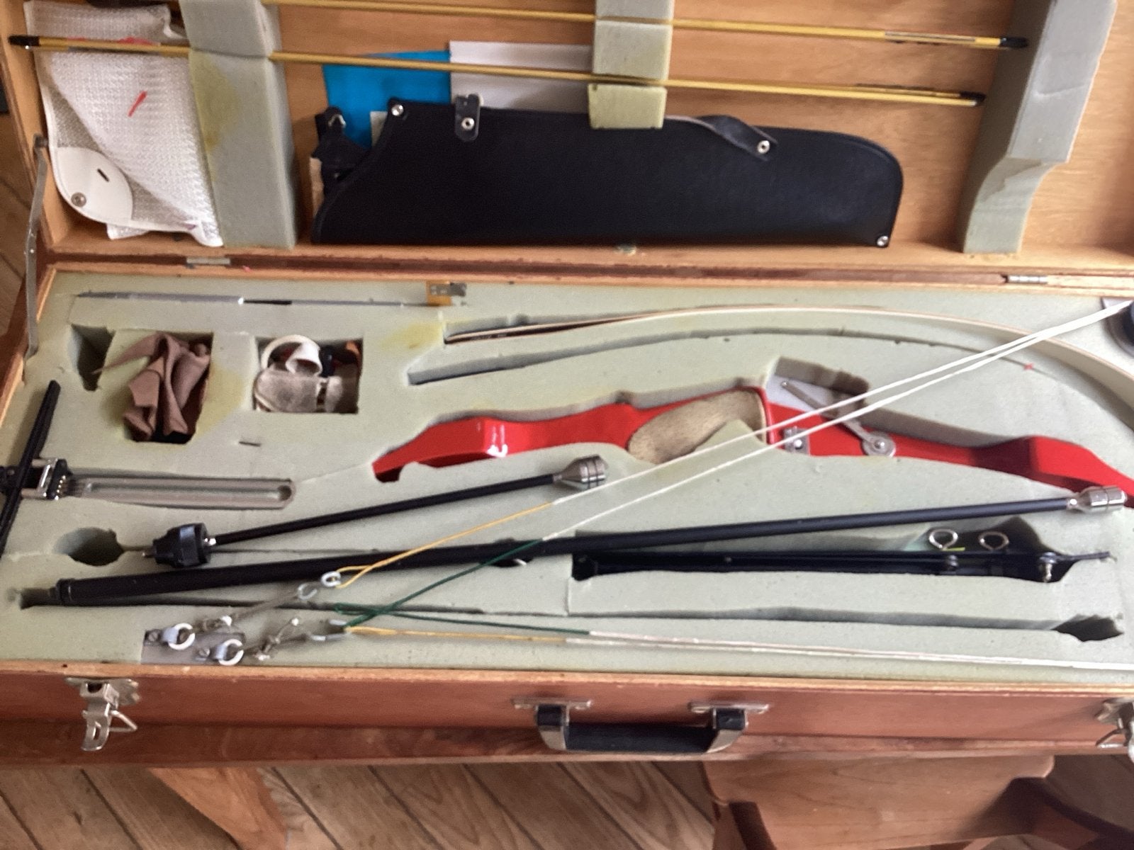 Complete handbooguitrusting met koffer en pijlen, Ophalen of Verzenden, Gebruikt, Recurveboog