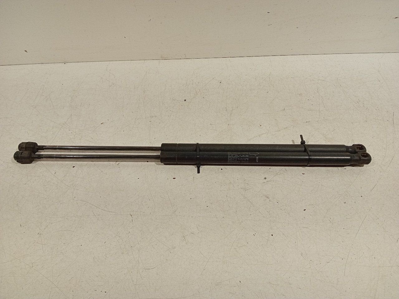 Gasdrukveerset achter Land Rover Freelander, Onderdelen@venauto.nl, Van der Ven Autorecycling B.V., Ettenseweg 76, 4706 PB Roosendaal, The Netherlands