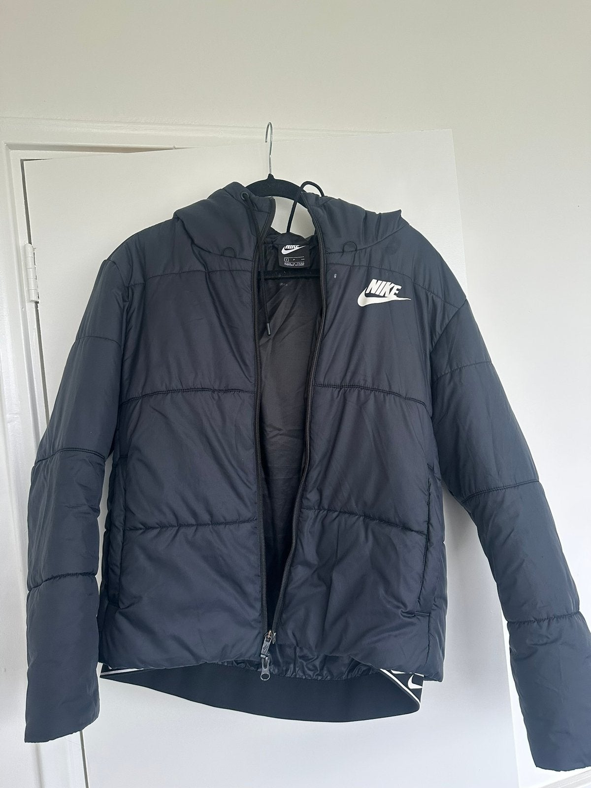Nike pufferjacket, Kleding | Dames, Jassen | Winter, Ophalen of Verzenden, Gedragen, Maat 36 (S), Zwart