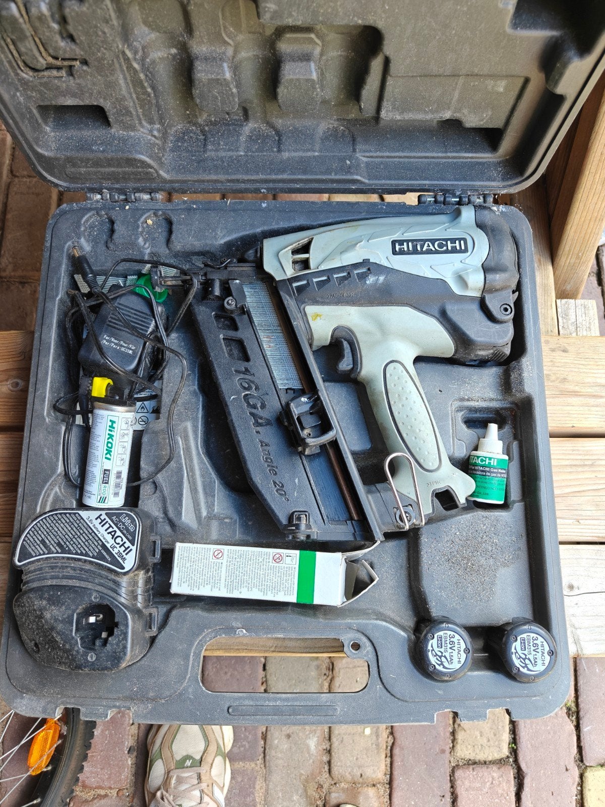 Hitachi NT65GB Tacker op accu - Gas Finish Nailer, Ophalen