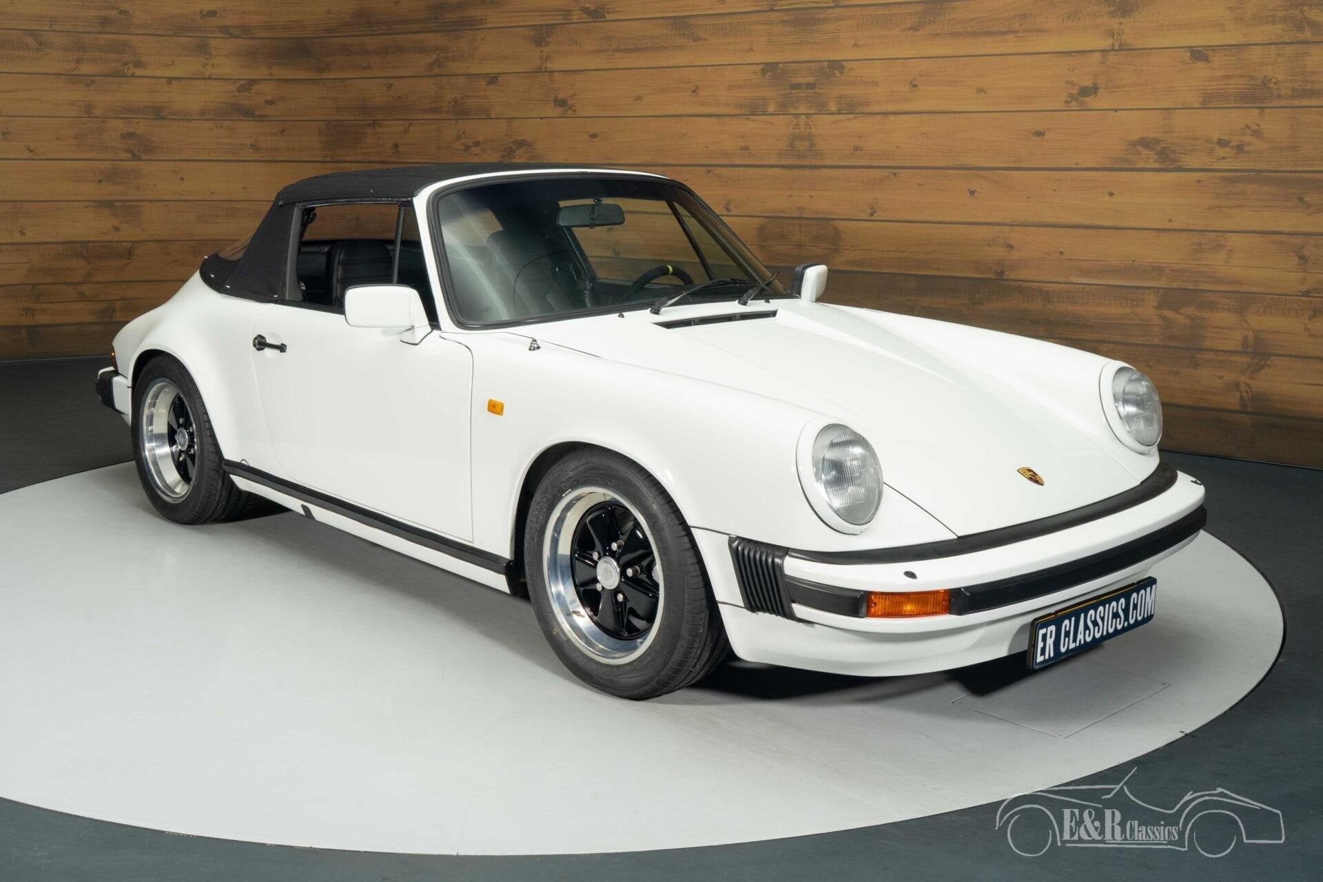 Porsche 911 SC Cabriolet | 1983, Auto's, Oldtimers, Achterwielaandrijving, Zwart, Cabriolet, Wit