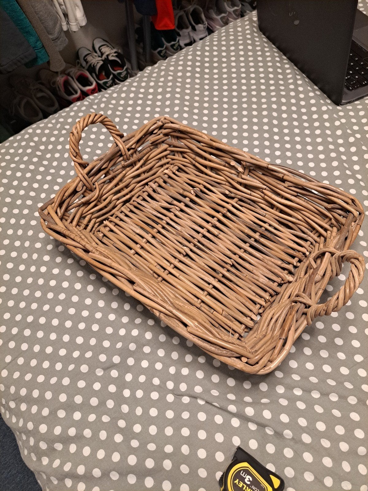 Decoratieve rieten mand met handvatten, Huis en Inrichting, Woonaccessoires | Schalen en Manden, Gebruikt, Mand, Ophalen of Verzenden