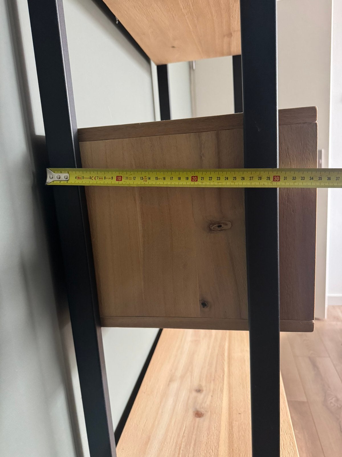Foto 11 van Boekenkast hout/staal met lade 200x80x34,5