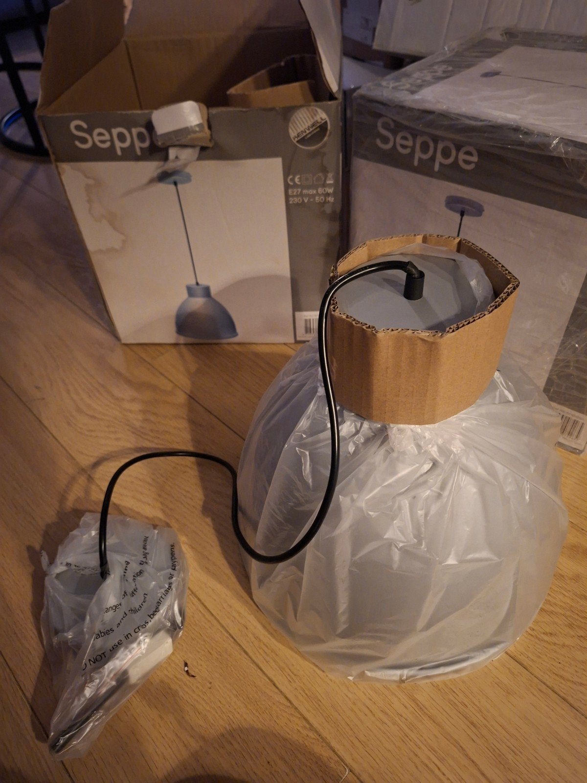2 stuks hanglampen nieuw in doos, Huis en Inrichting, Ophalen, Nieuw, Grijs, Rond