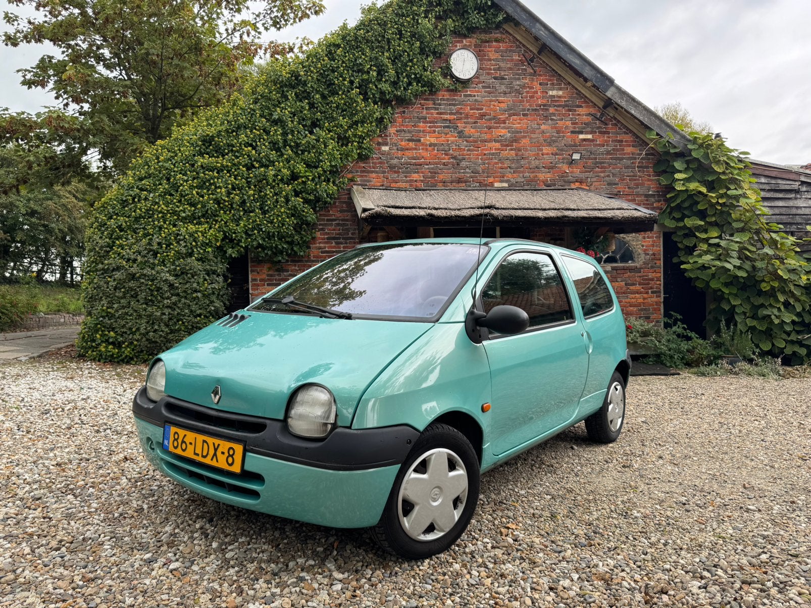 Renault Twingo 1.2 Helios, Automaat, APK tot 04-2027, 600 kg, 4 cilinders, 14 km/l, Overige kleuren