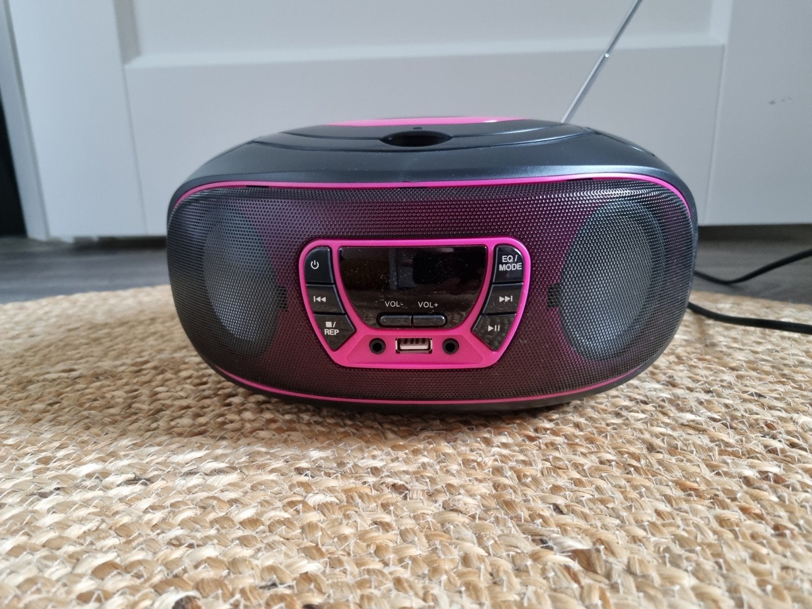 Denver draagbare radio/CD-speler roze/zwart, Audio, Tv en Foto, Radio's, Ophalen of Verzenden, Zo goed als nieuw, Radio, Met cd-speler