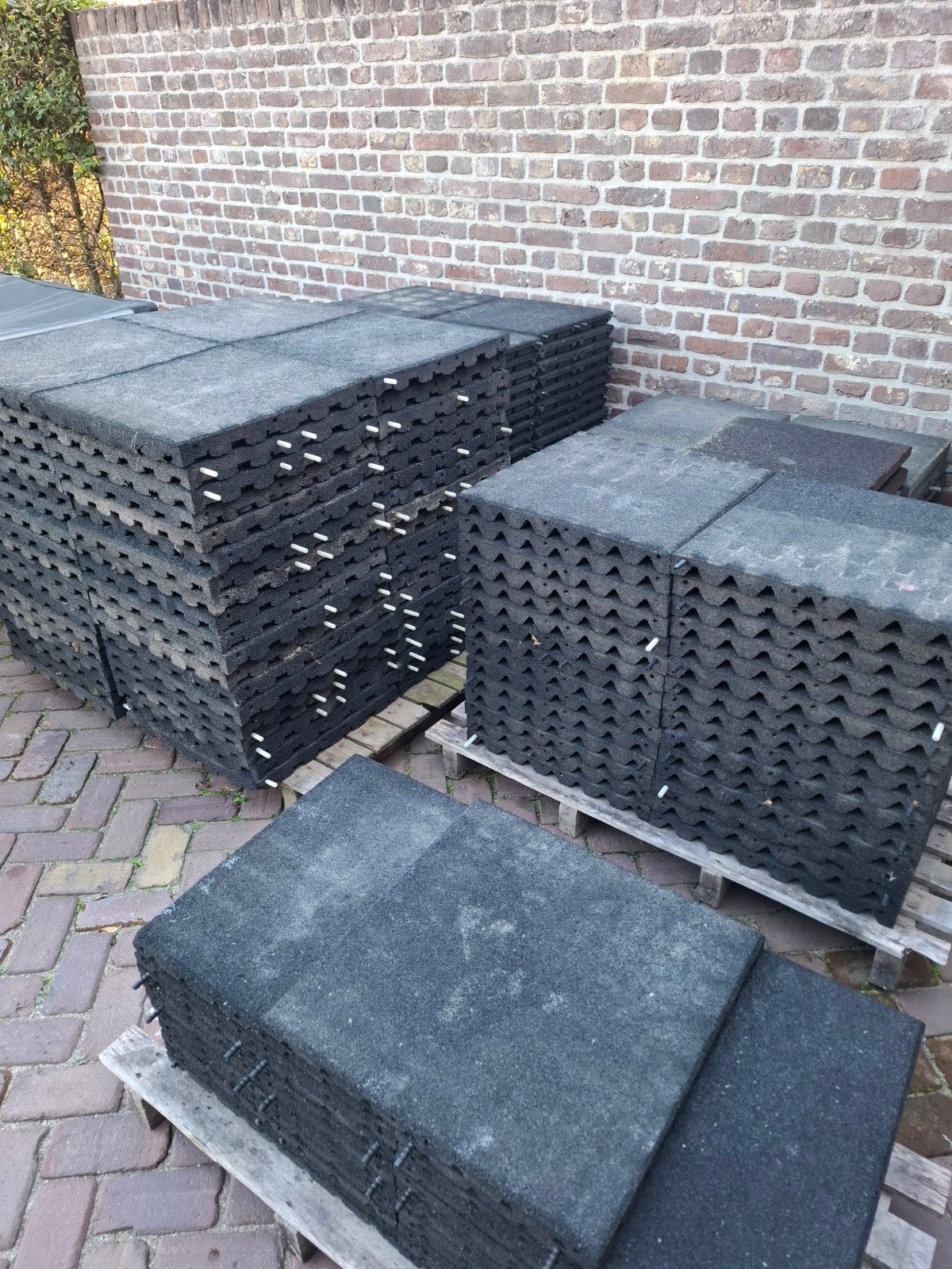 ️ ✅️ Rubberen tegels 50x50x4,5 cm Speeltoestel Paardenstalle