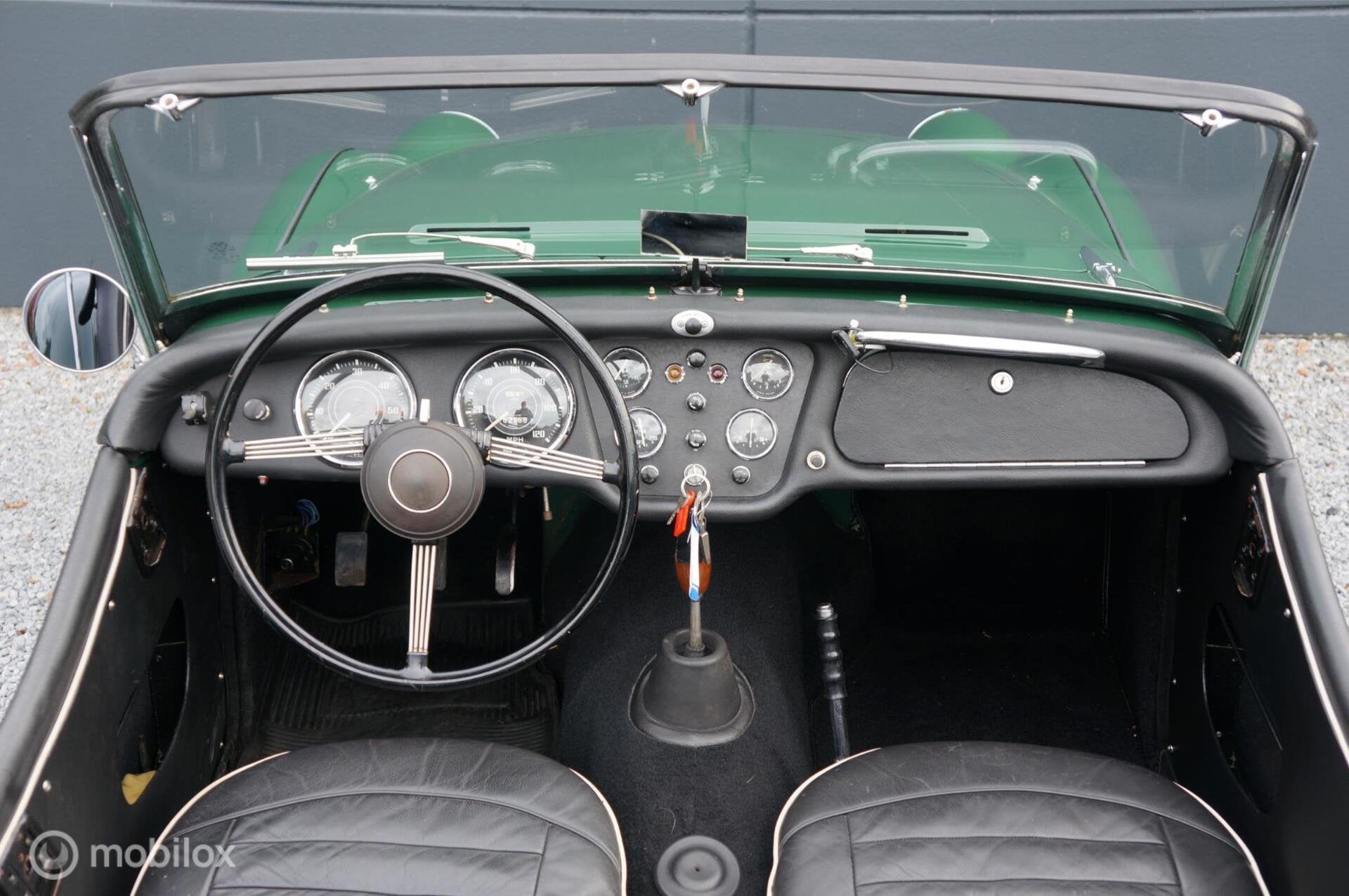 Triumph TR3B 2.2 Soft & Hardtop Zeer mooie staat Zeldzaam!, Auto's, Achterwielaandrijving, Zwart, Triumph, Leder