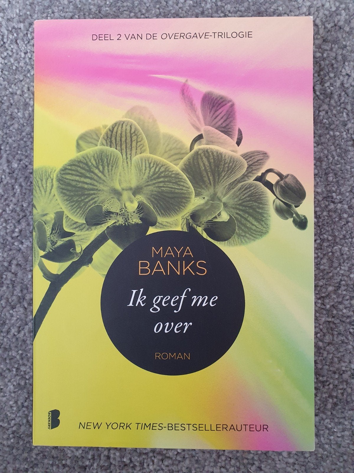 Maya Banks - Ik geef me over (Deel 2 Overgave-trilogie), Ophalen of Verzenden, Zo goed als nieuw, Maya Banks, Nederland