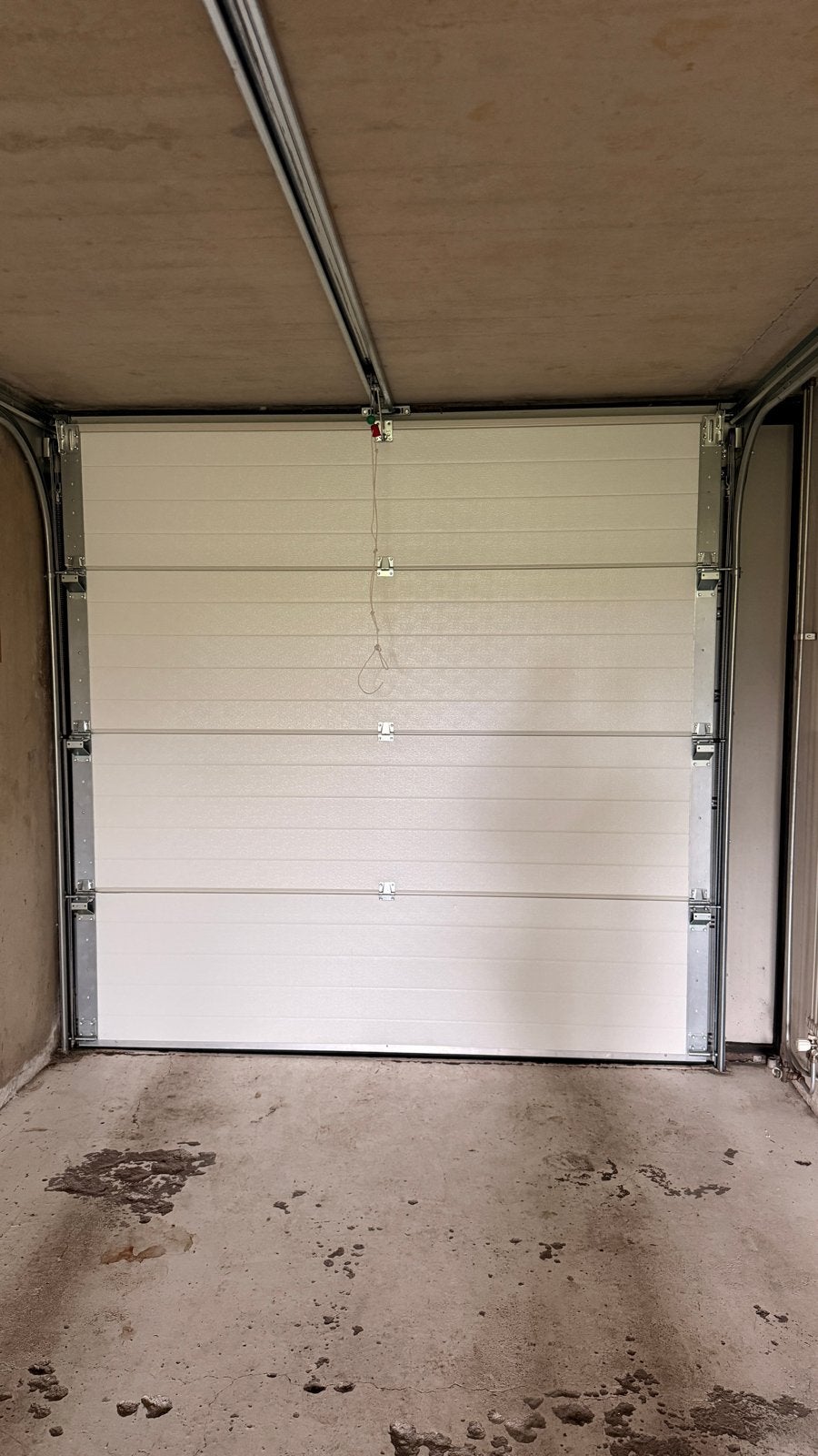 Elektrische garagedeur - wit, 2.45m breed, 2.47 hoog, Doe-het-zelf en Verbouw, Ophalen, Garagedeur, Zo goed als nieuw, Metaal