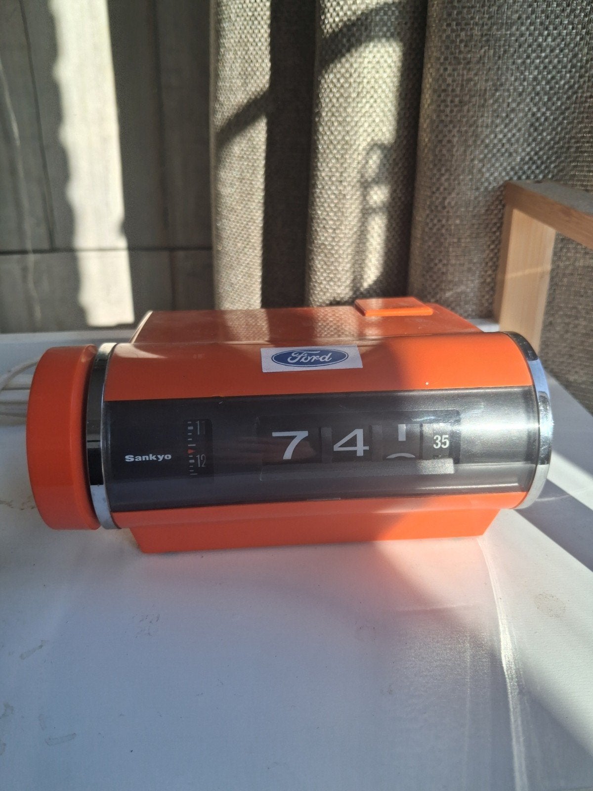 Vintage Sankyo Ford Flip Klok Radio Wekker Oranje, Ophalen of Verzenden, Gebruikt, Analoog
