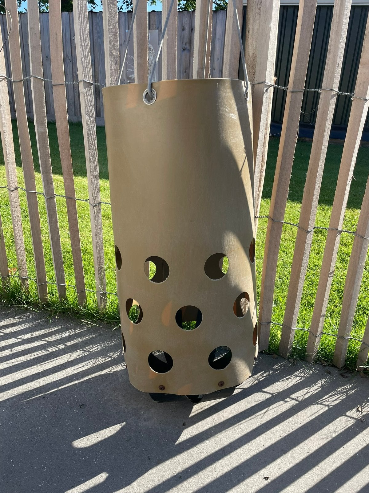 Te koop aangeboden: Grote slowfeeder voor paarden of pony’s, Ophalen, Gebruikt