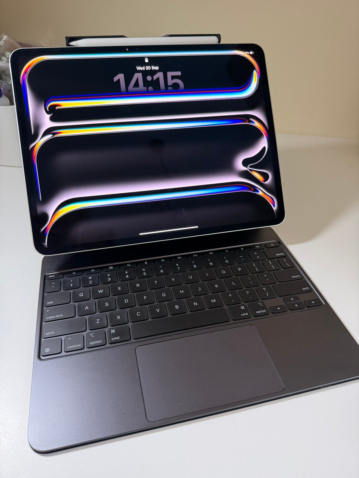 Foto 2 van Apple iPad Pro 13" M4 + Magic Keyboard + Apple Pencil Pro