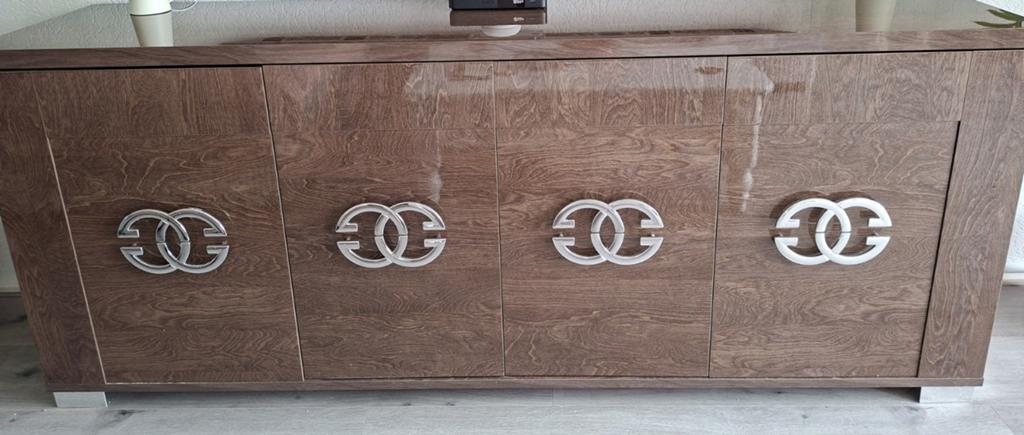 Zeer nette vitrine kast met dressoir moet weg ., Huis en Inrichting, Ophalen, Met deur(en), 200 cm of meer, Zo goed als nieuw
