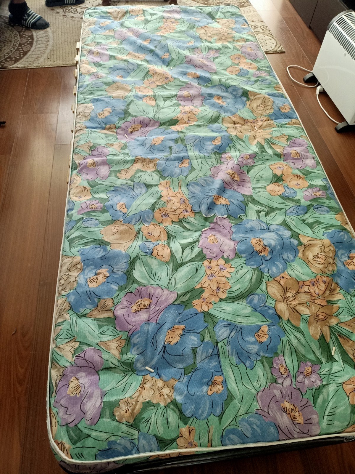 Logeerbed inklapbaar op wieltjes., Huis en Inrichting, Slaapkamer | Matrassen en Bedbodems, Eenpersoons, Zo goed als nieuw, 80 cm