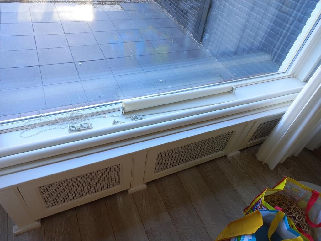 3 crème kleurige rolgordijnen., Ophalen