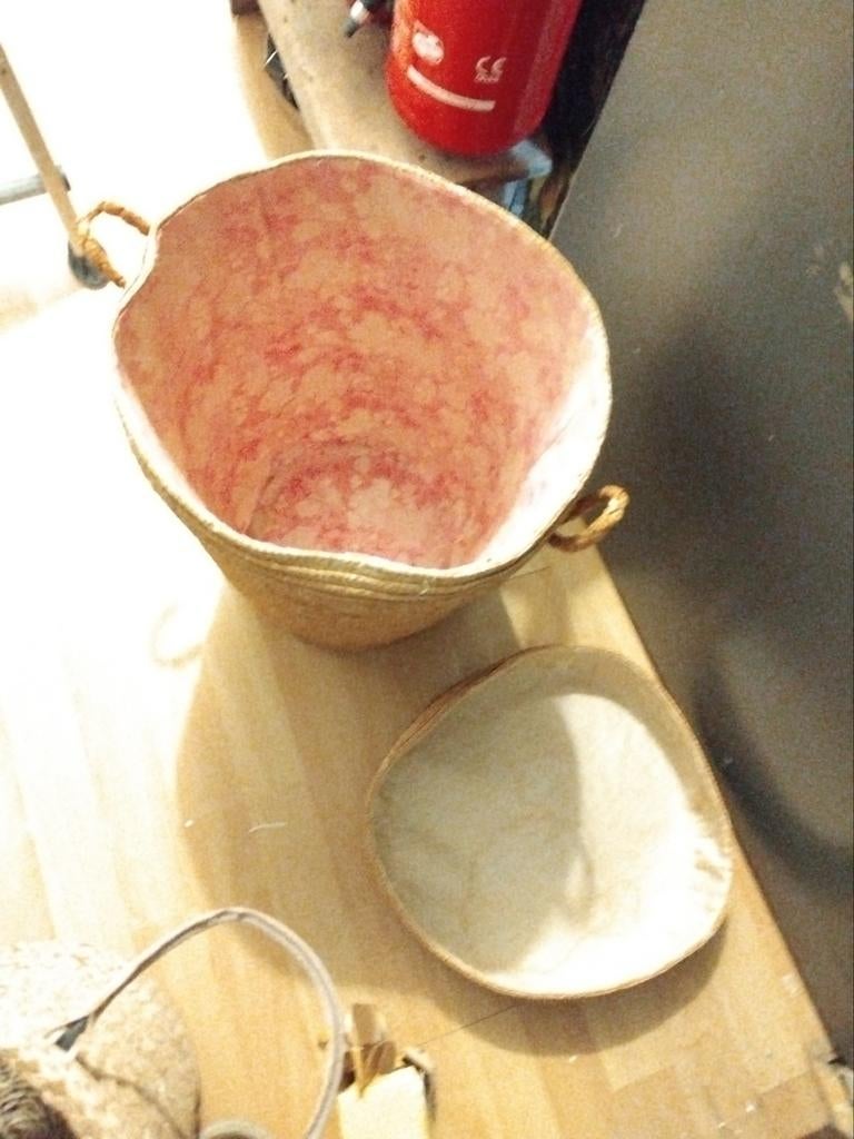 2 grote rieten manden, een met deksel, Ophalen of Verzenden