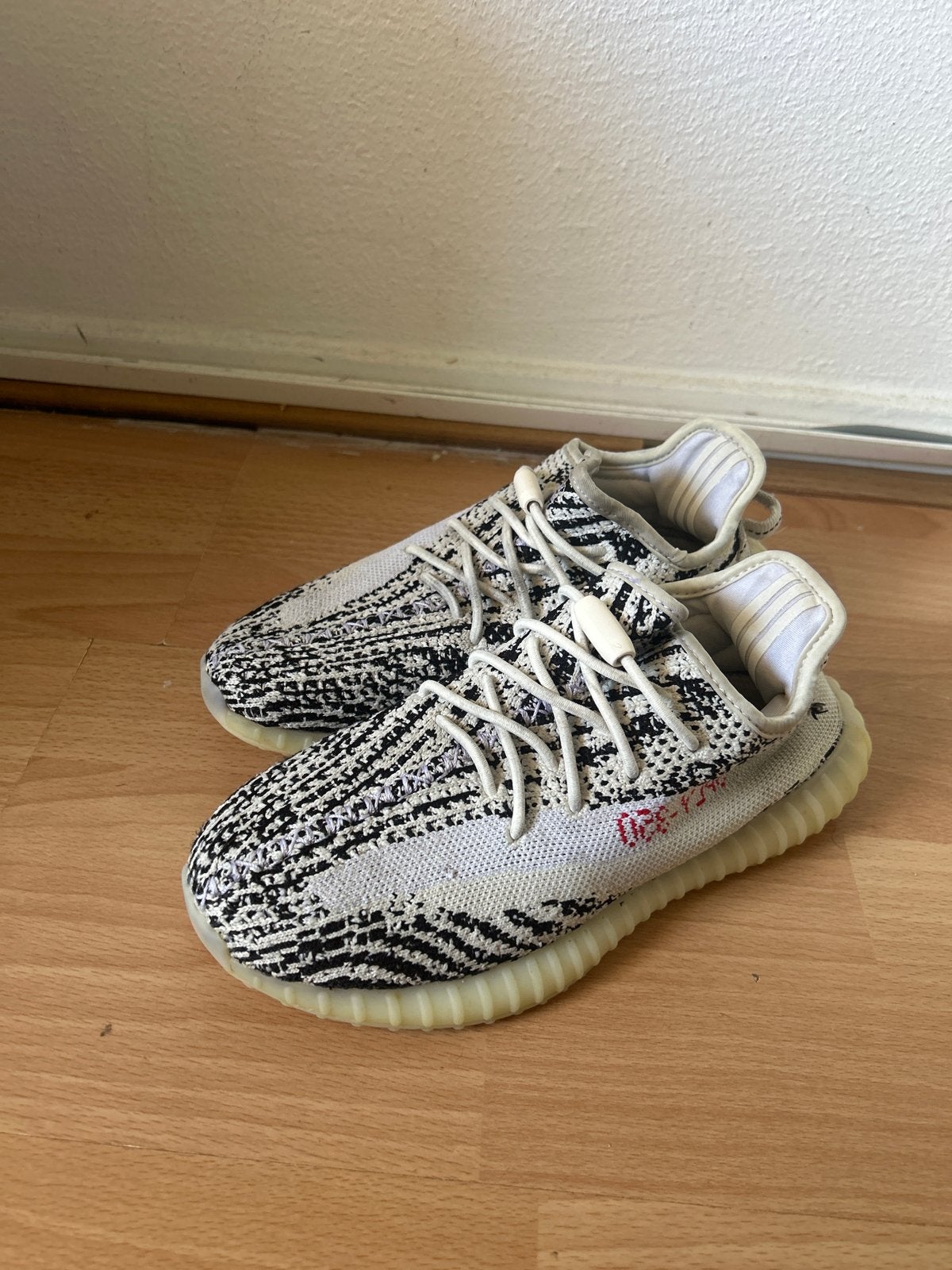Adidas Yeezy Boost 350 V2 Zebra Sneakers, Kleding | Heren, Schoenen, Ophalen of Verzenden, Gedragen, Wit, Sneakers of Gympen