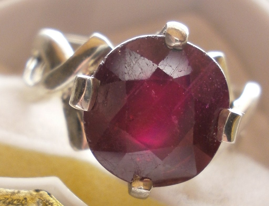 Robijn 5 krt 100% natuurlijk ca 1970 design zilver 925 ring, Ophalen, Zo goed als nieuw, 17 tot 18, Met edelsteen