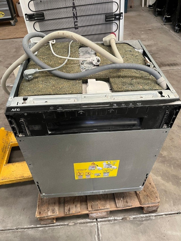 Inbouw vaatwasser AEG, Ophalen, Gebruikt, Inbouw, 85 tot 90 cm