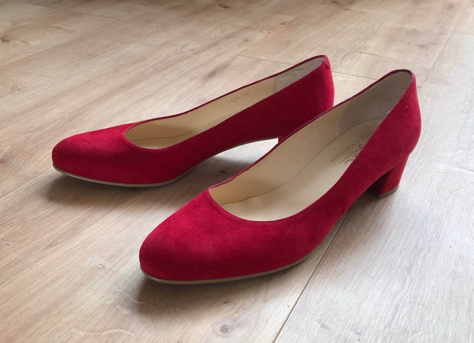 Pumps, maat 40, Ophalen of Verzenden, Zo goed als nieuw, Rood