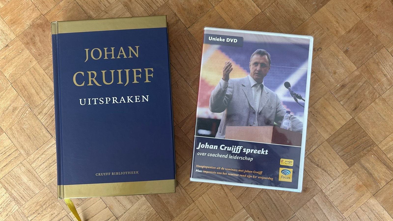 Johan Cruijff: Boek met handtekening + DVD (nieuw), Boeken, Ophalen of Verzenden, Nieuw, Balsport
