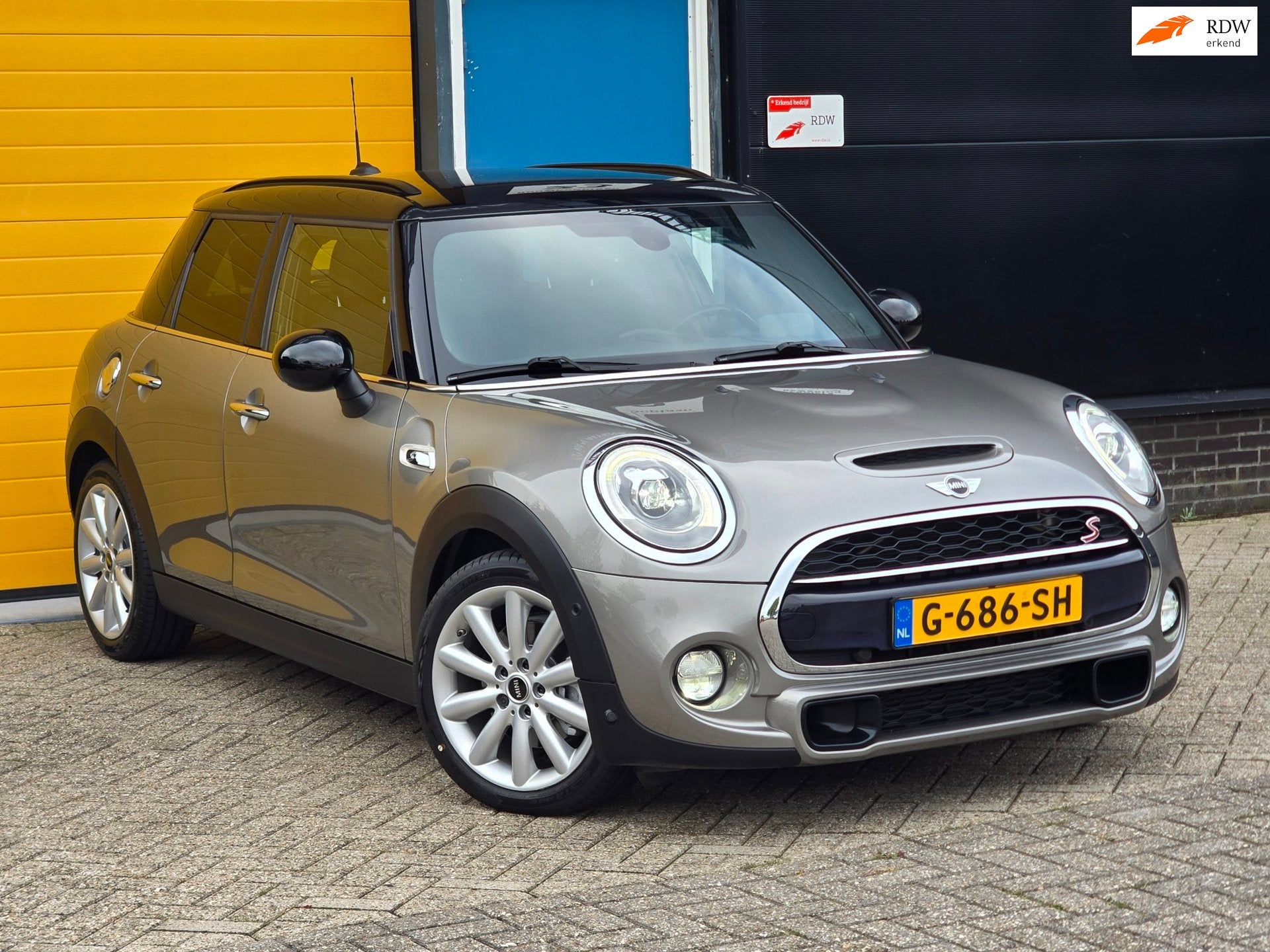 Mini 5-Deurs 2.0 Cooper S Chili Serious Business / AUT / 5 D