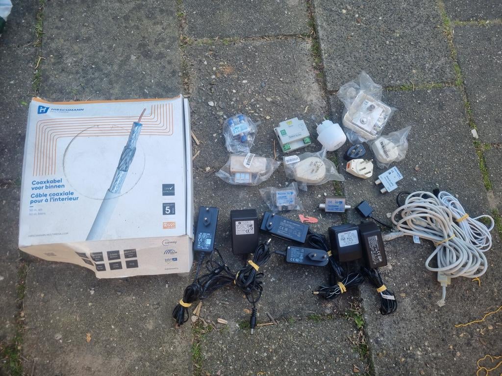 Complete set coax kabel + adapters + splitters (tv/modem) –, Audio, Tv en Foto, Audiokabels en Televisiekabels, Nieuw, Coaxiale kabel