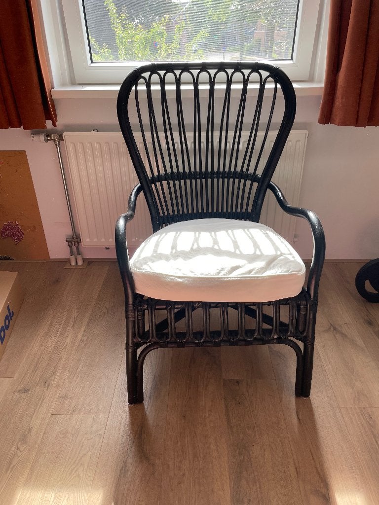IKEA rotan stoel zwart incl kussen, Huis en Inrichting, Stoelen, Ophalen, Gebruikt, Zwart, Riet of Rotan