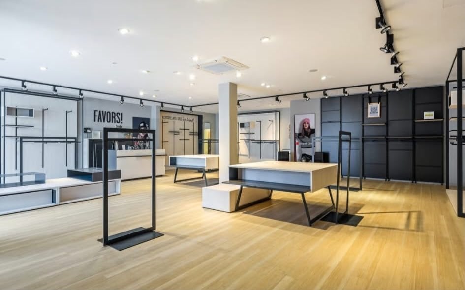 Complete winkelinterieur / inrichting in een Als nieuw staat