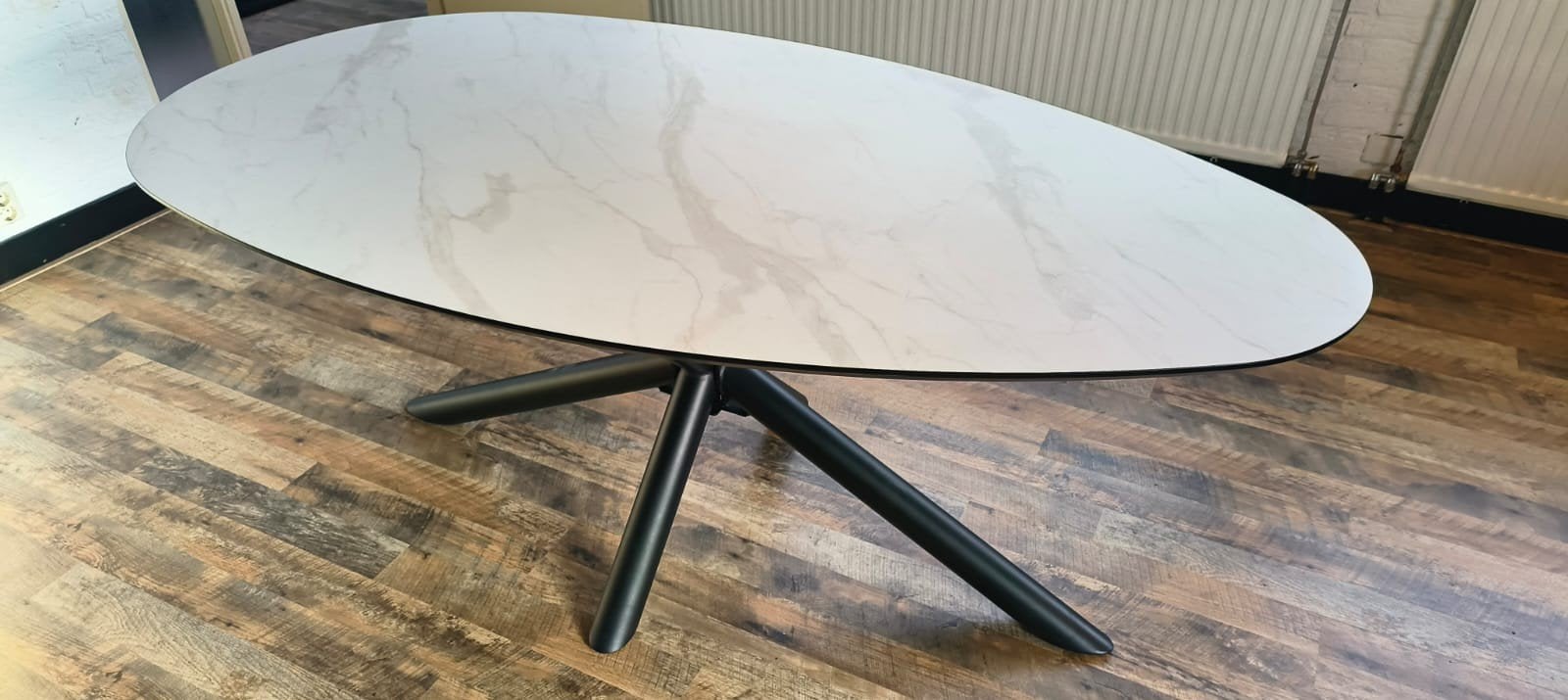 Showmodel eettafel Nyborg, organisch 190 cm UITVERKOOP, Huis en Inrichting, Tafels | Eettafels, Ophalen of Verzenden, Nieuw, 150 tot 200 cm