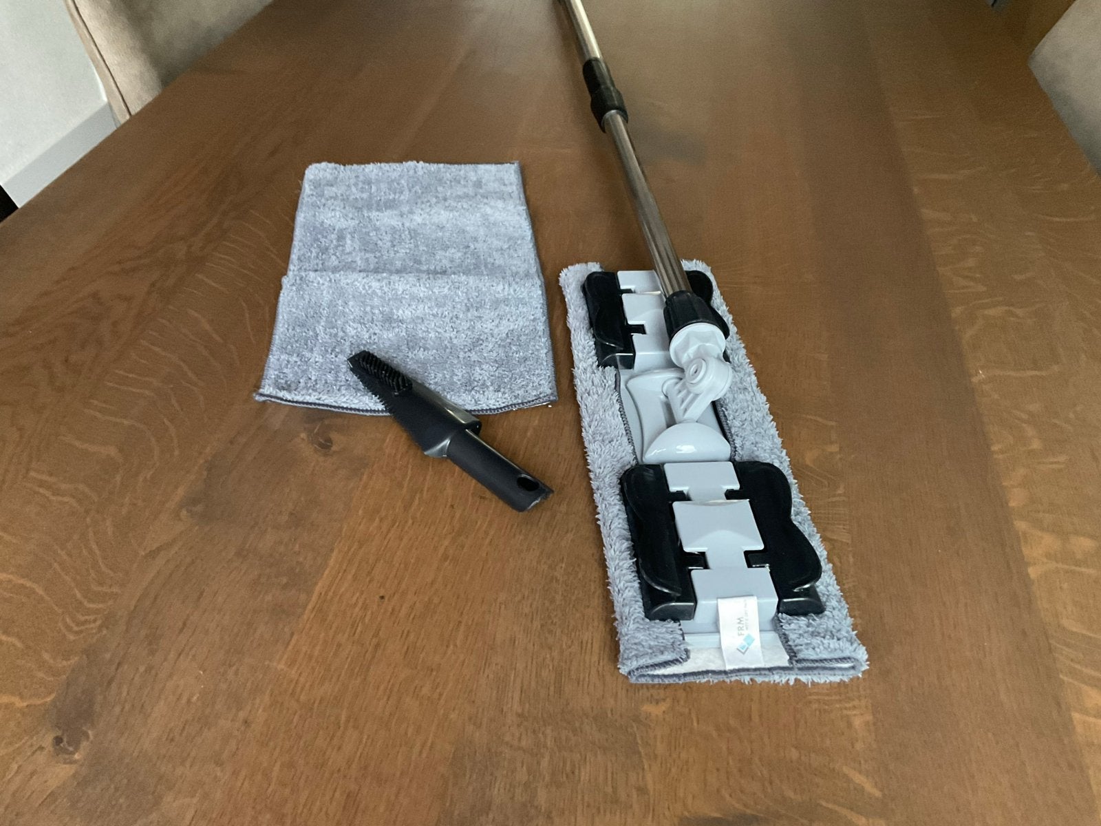 FRM Mop met steel en 2 microvezeldoeken, Ophalen of Verzenden, Mop of Dweil