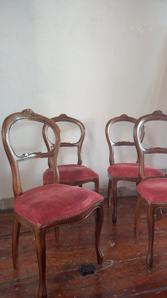 Antieke stoelen, Ophalen