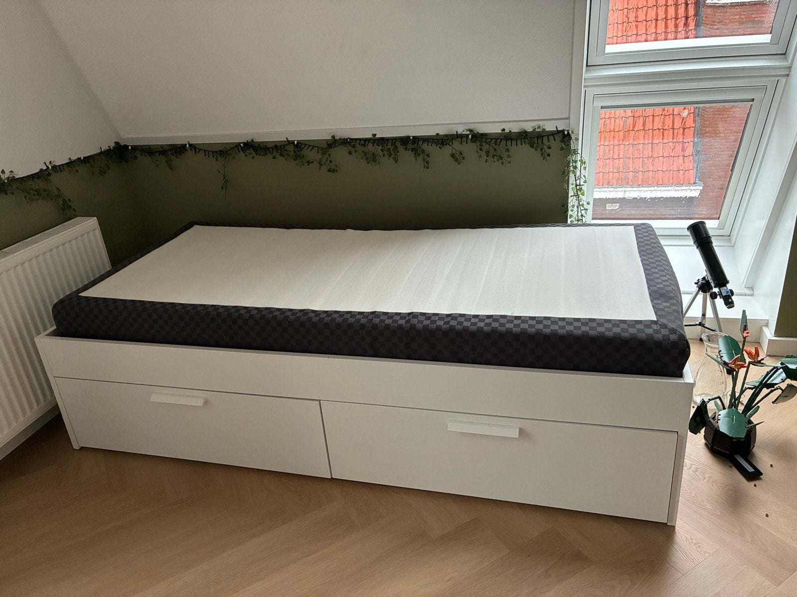 BRIMNES Bedframe wit 90x200 cm met opberglades + matras, Ophalen, 90 cm, Eenpersoons, Wit